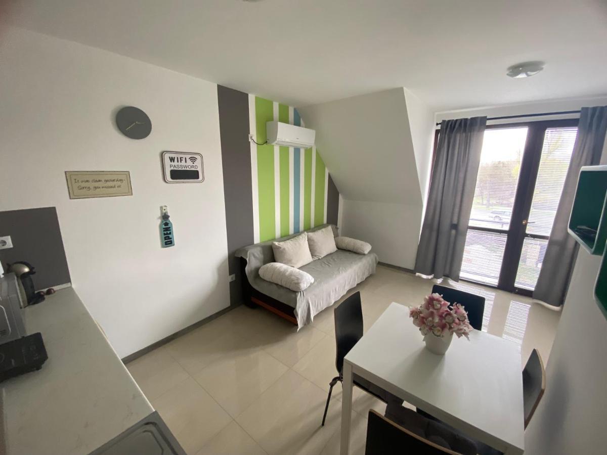 Lexi Family Apartman Lägenhet Hajdúszoboszló Exteriör bild