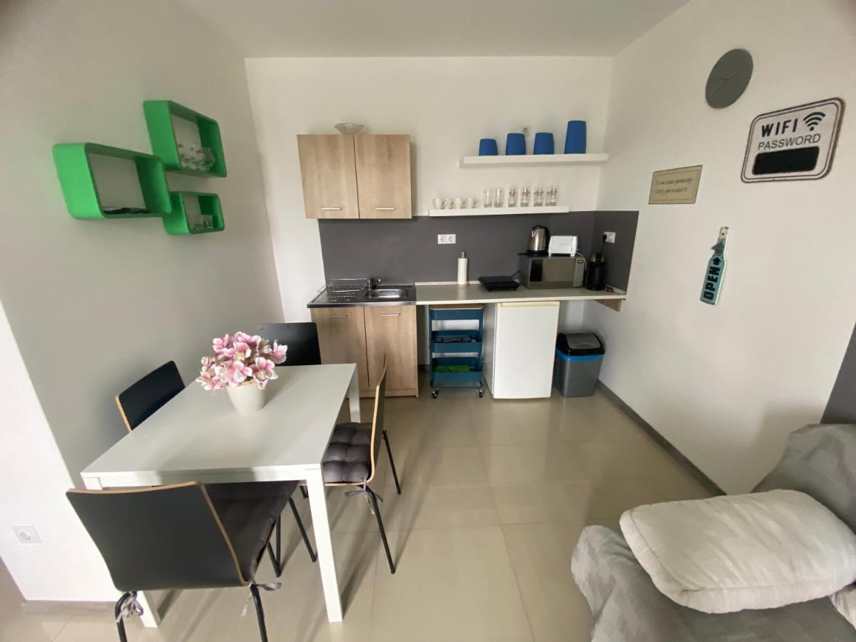 Lexi Family Apartman Lägenhet Hajdúszoboszló Exteriör bild