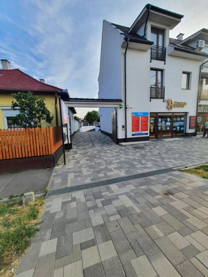 Lexi Family Apartman Lägenhet Hajdúszoboszló Exteriör bild